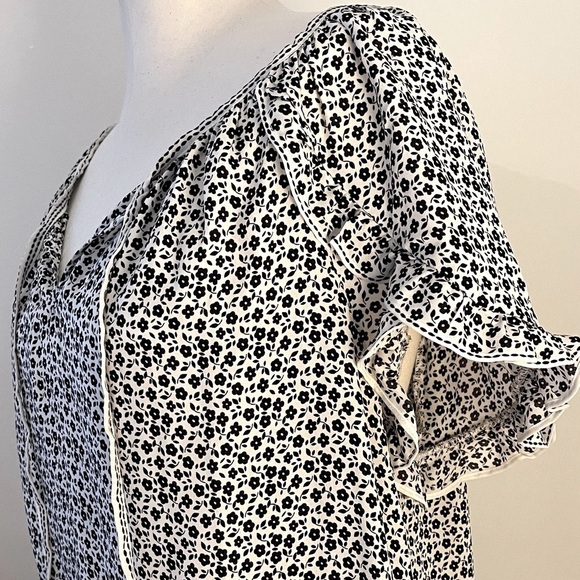 EUC Max Studio Women's Top Black and White Tie Neck Flutter Sleeve | Size 1X - Picture 7 of 8
